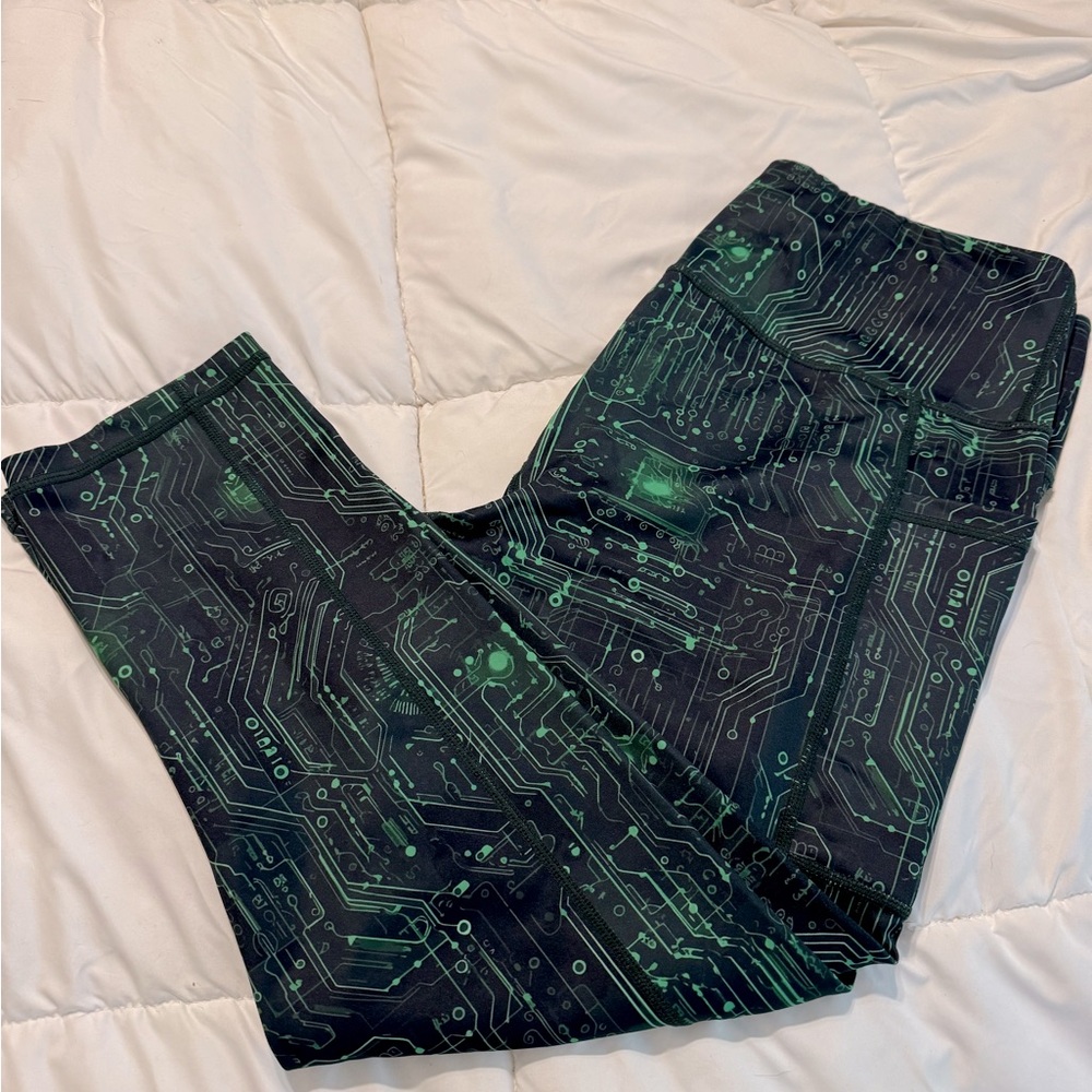 CVG Constantly Varied Gear Matrix Capri Leggings size Medium